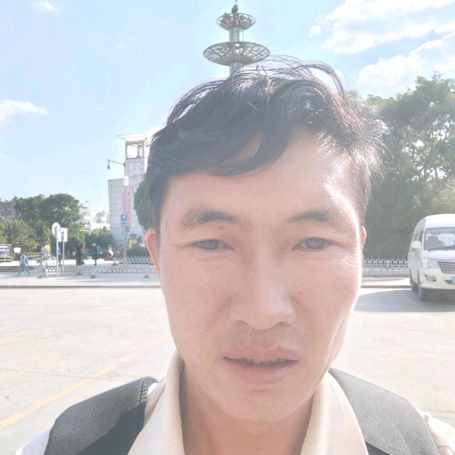曲靖市麒麟区东山镇新村委会朵把赛村吹拉队