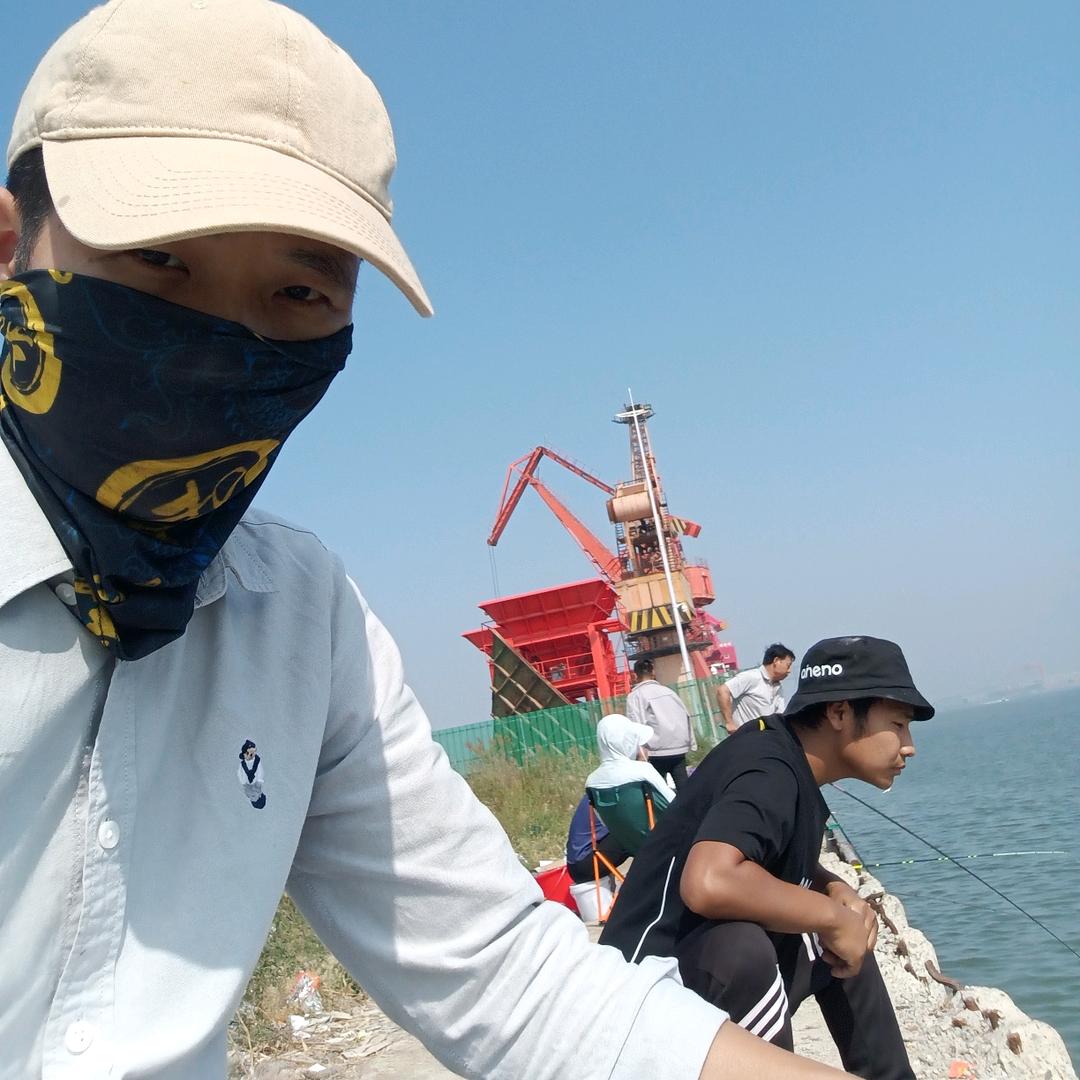 阿呆爱钓鱼