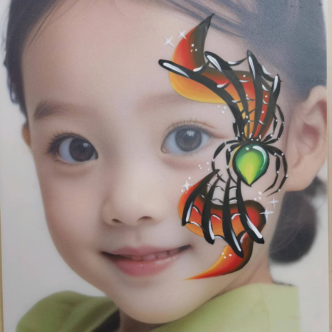 小艾画彩绘