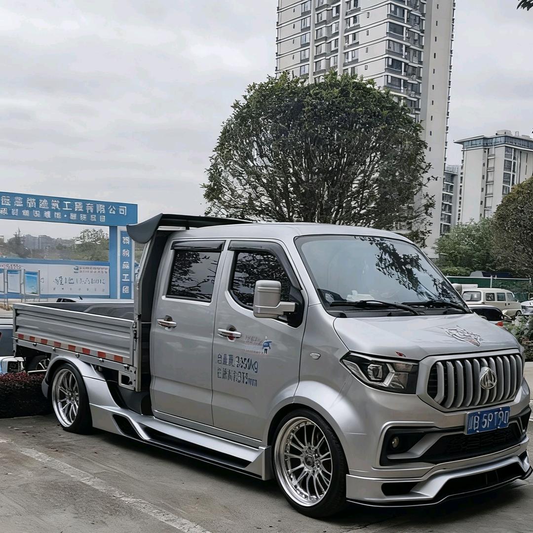 @卖水果蔬菜的90后小哥