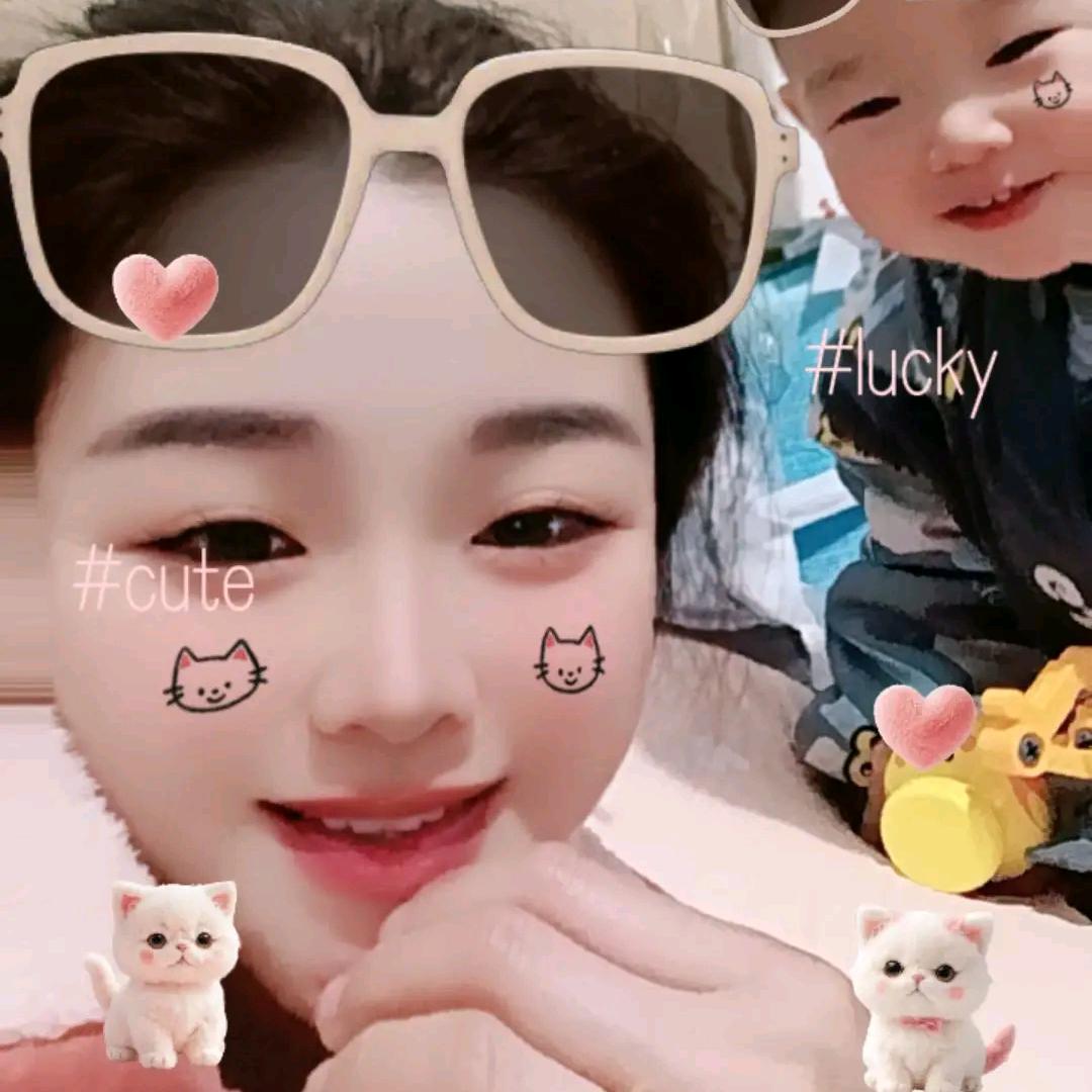 小胖同学很爱吃