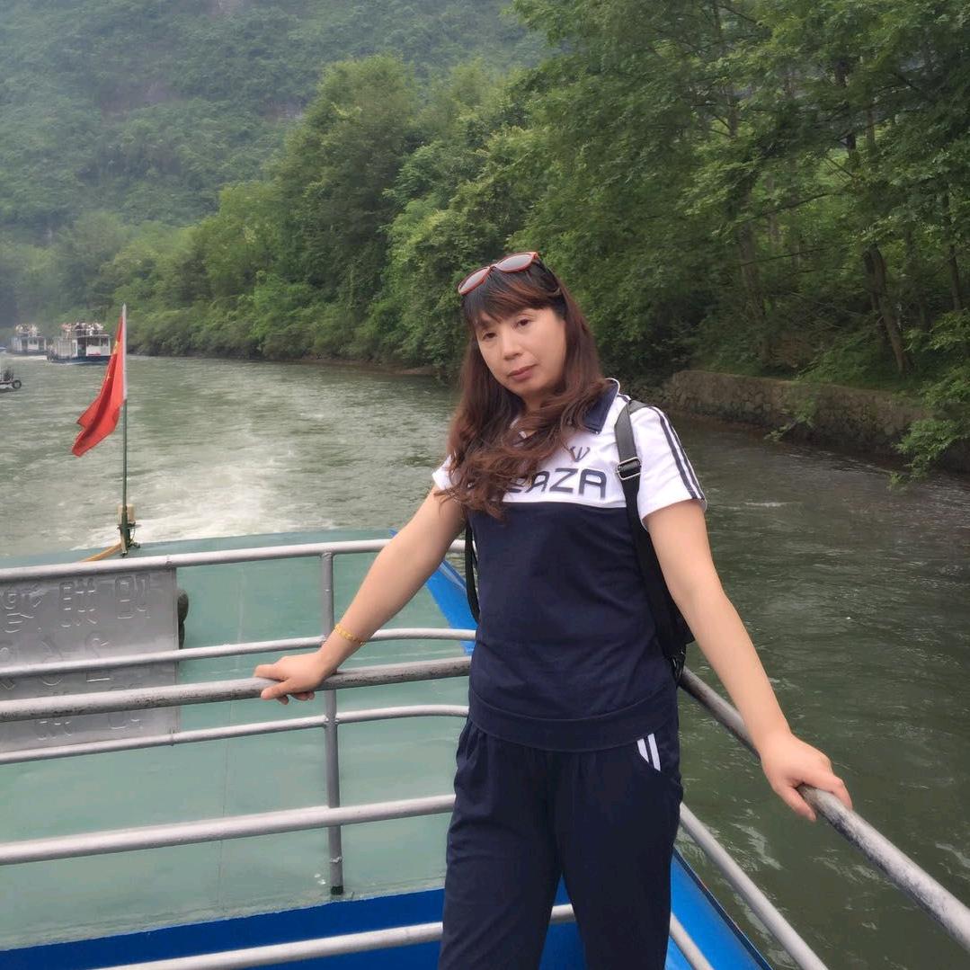潇云黑嘻妞百姓舞台主唱