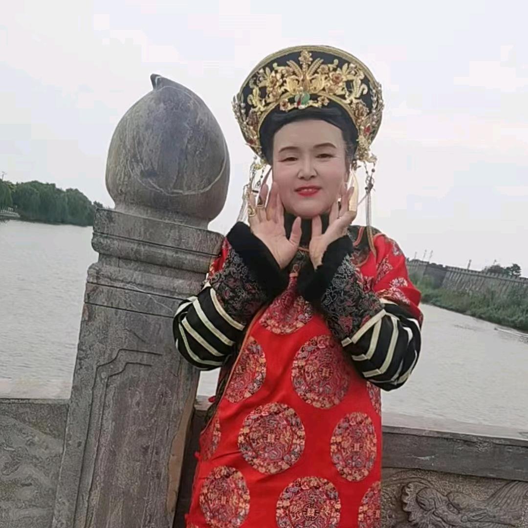 皇太后《中午12点直播》