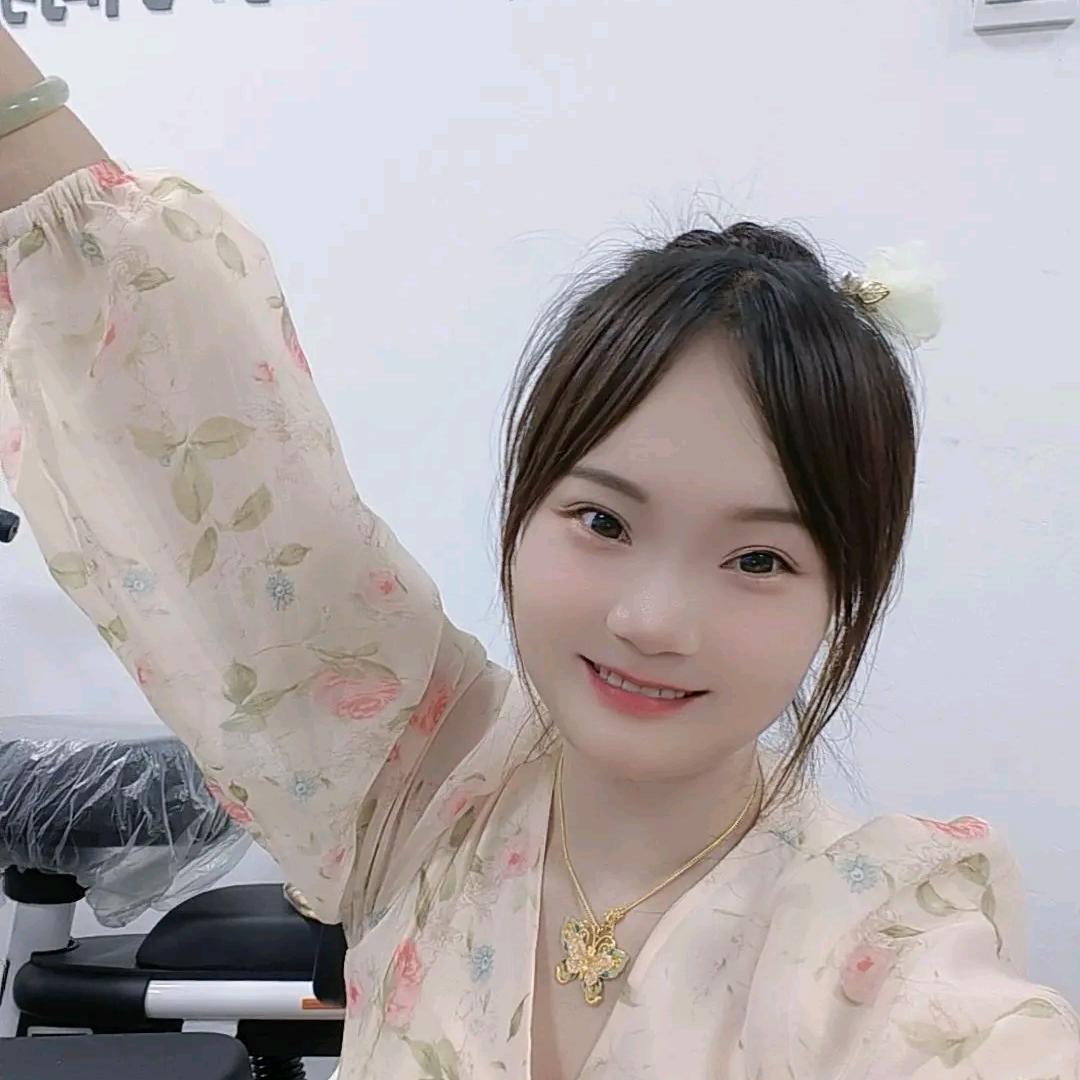 卖电动车的小姐姐