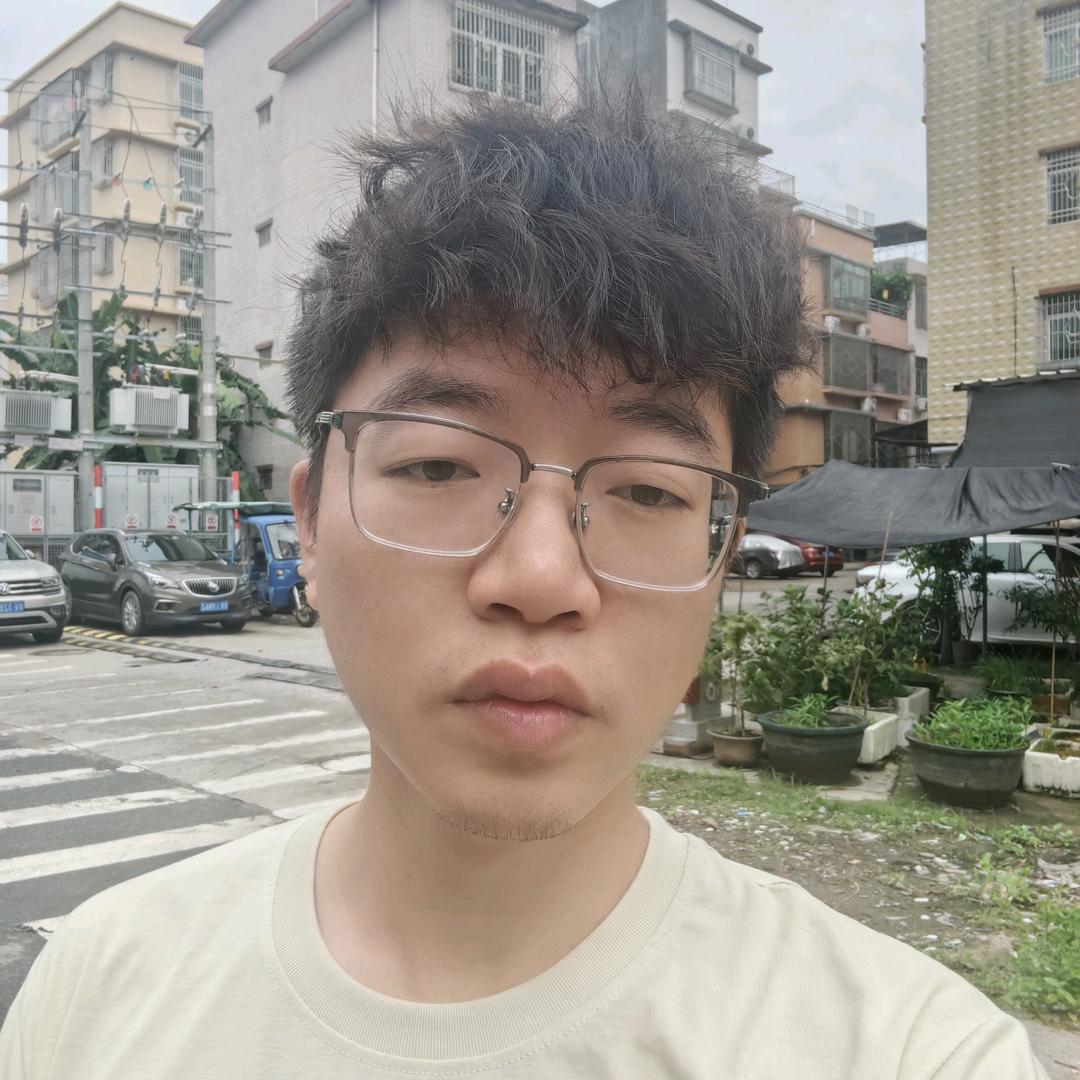 默默的看着不说话
