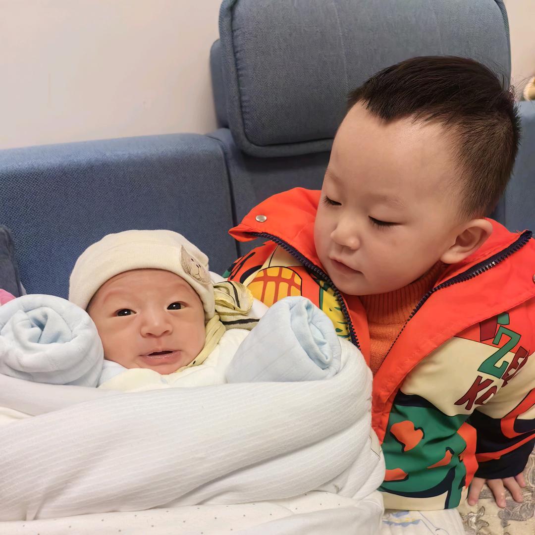 @俩个孙子的奶奶