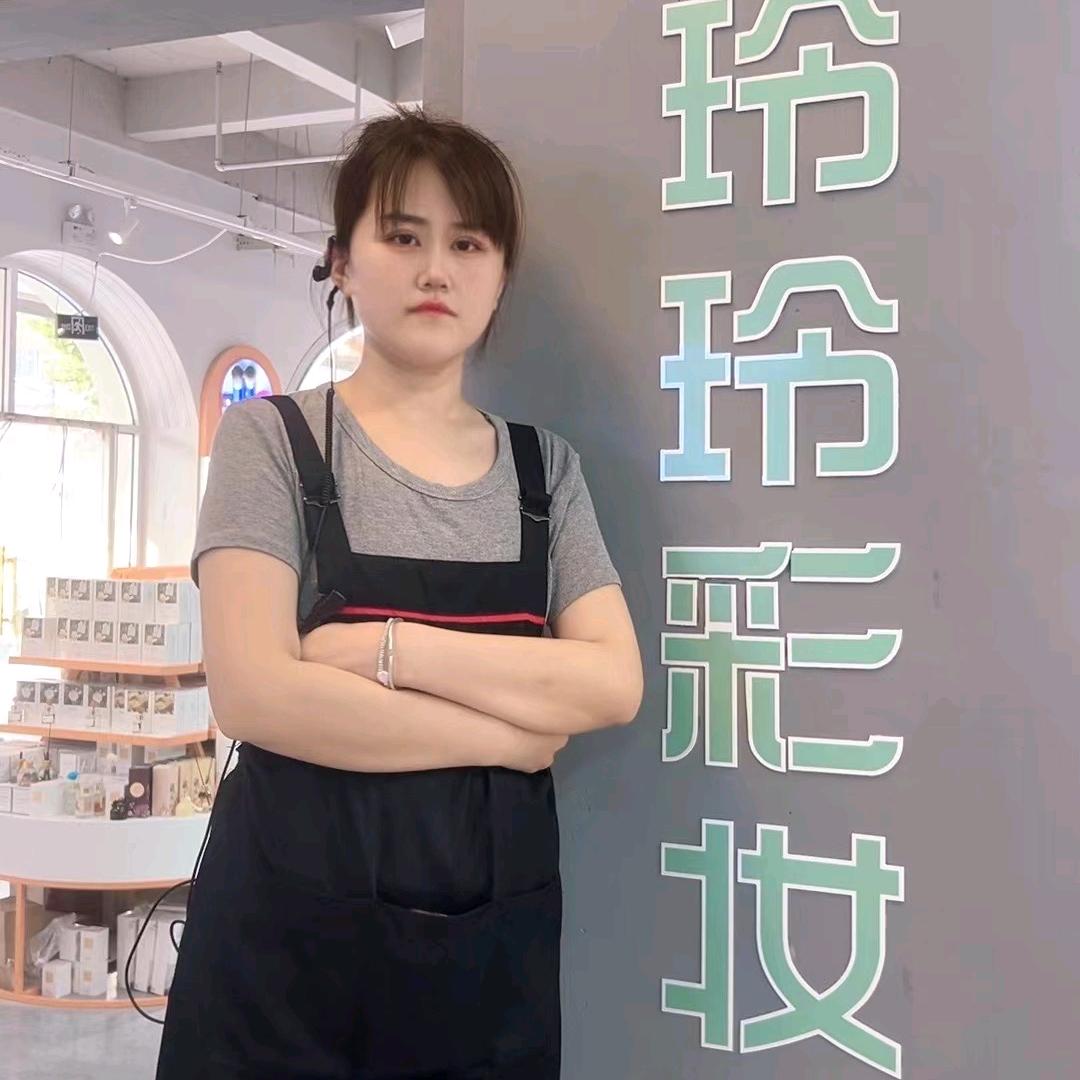 玲玲彩妆客服-小云