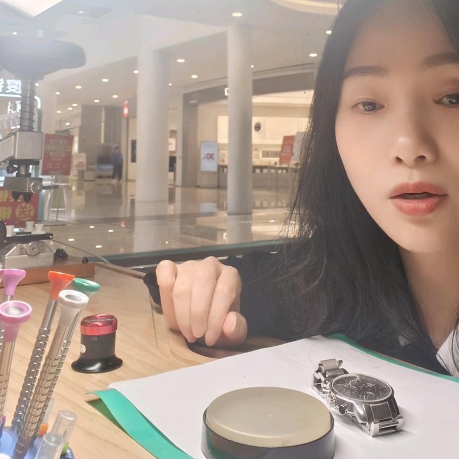 拧螺丝的小容