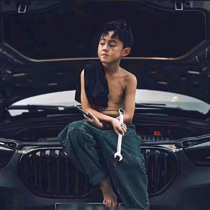 ʰᵉˡˡᵒ𝙠𝙞𝙩𝙩𝙮.F