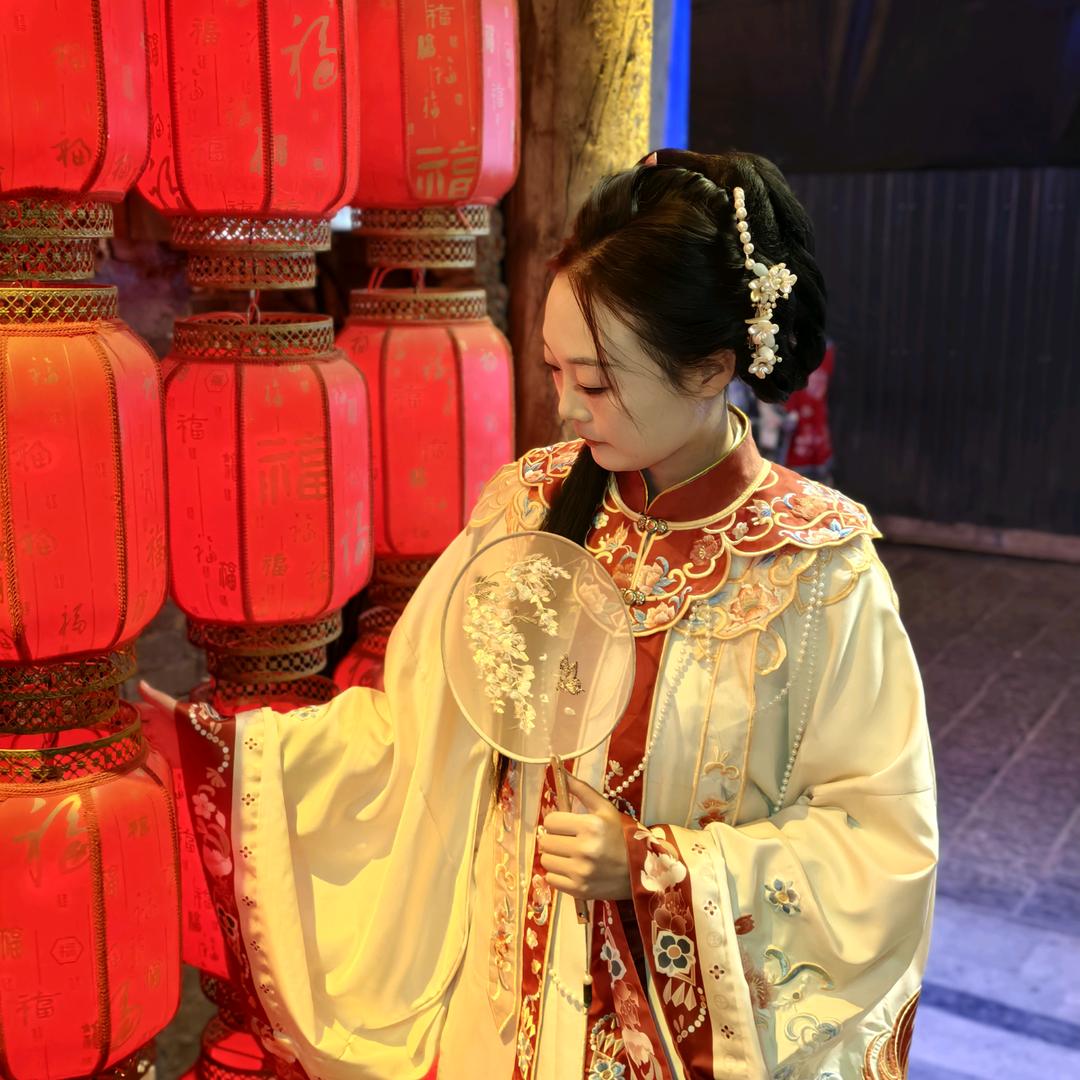 偷月亮的小萌兔