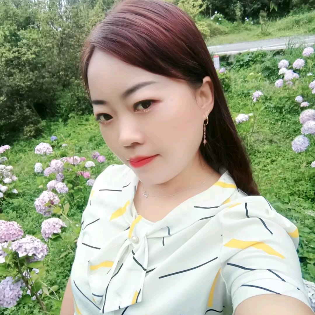 八零后的阿姨。黄
