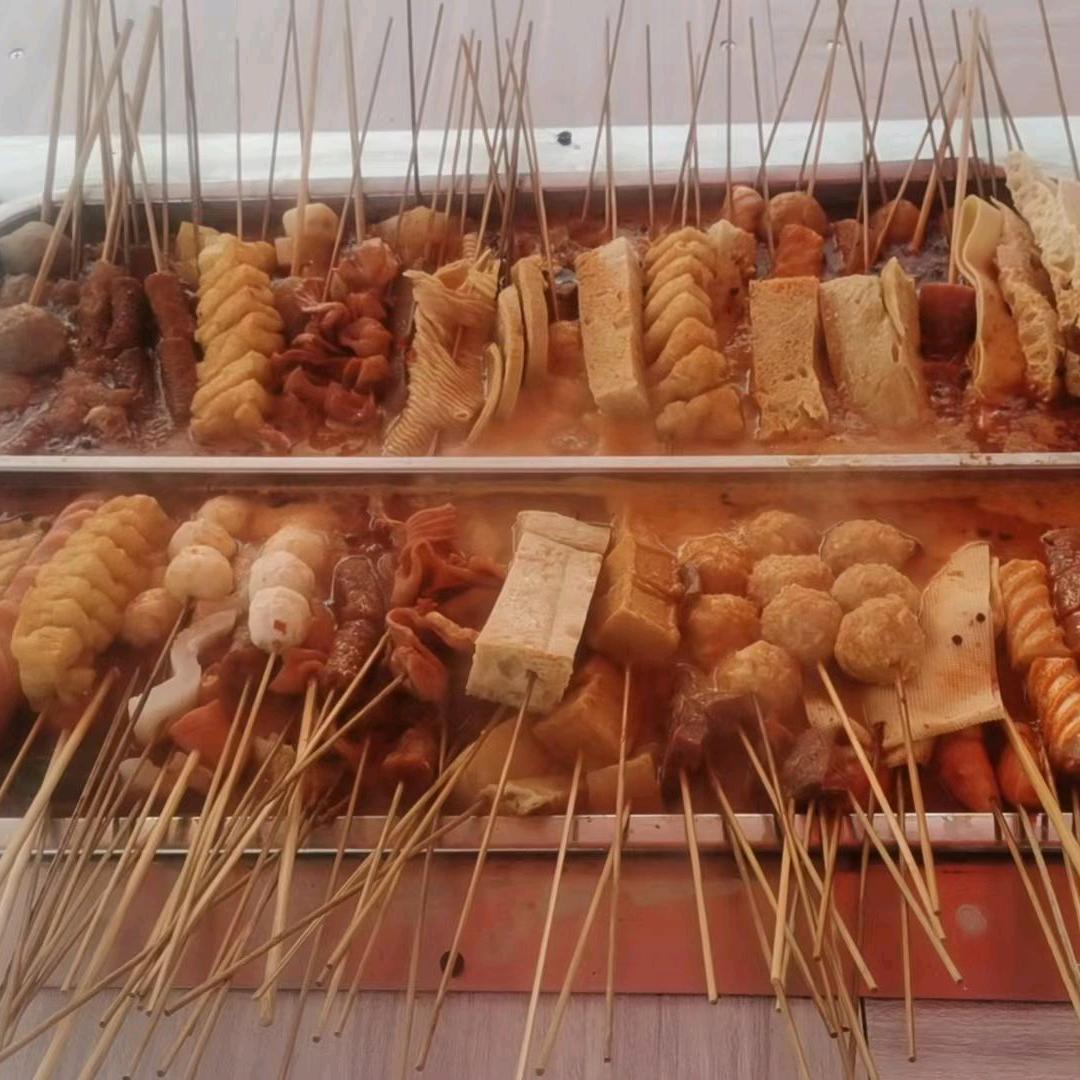 串串麻辣烫鸡公煲朝鲜面米线