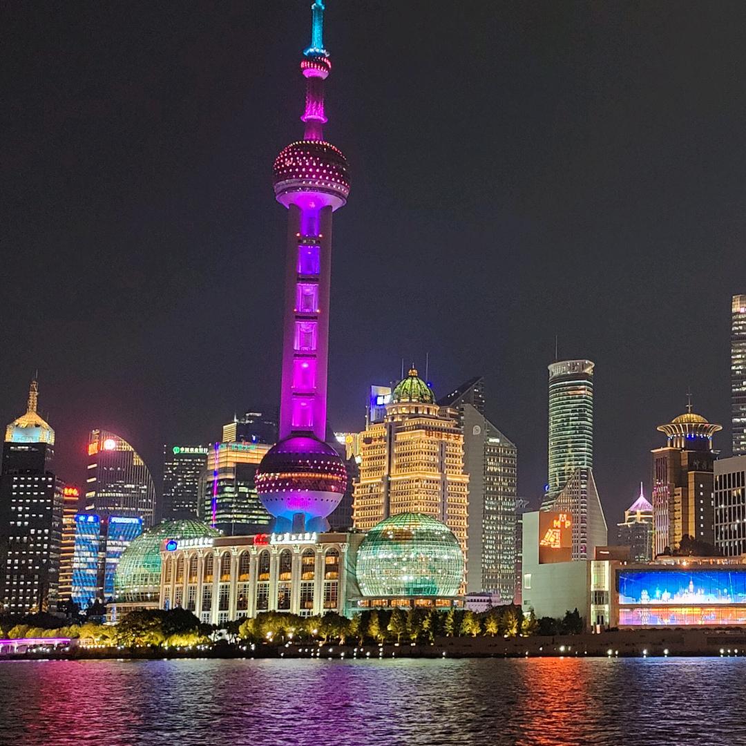背后的拥抱