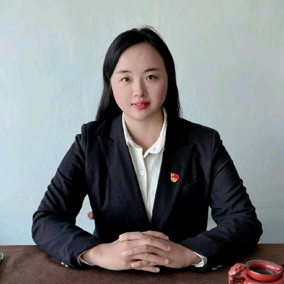 村干部奉小梅