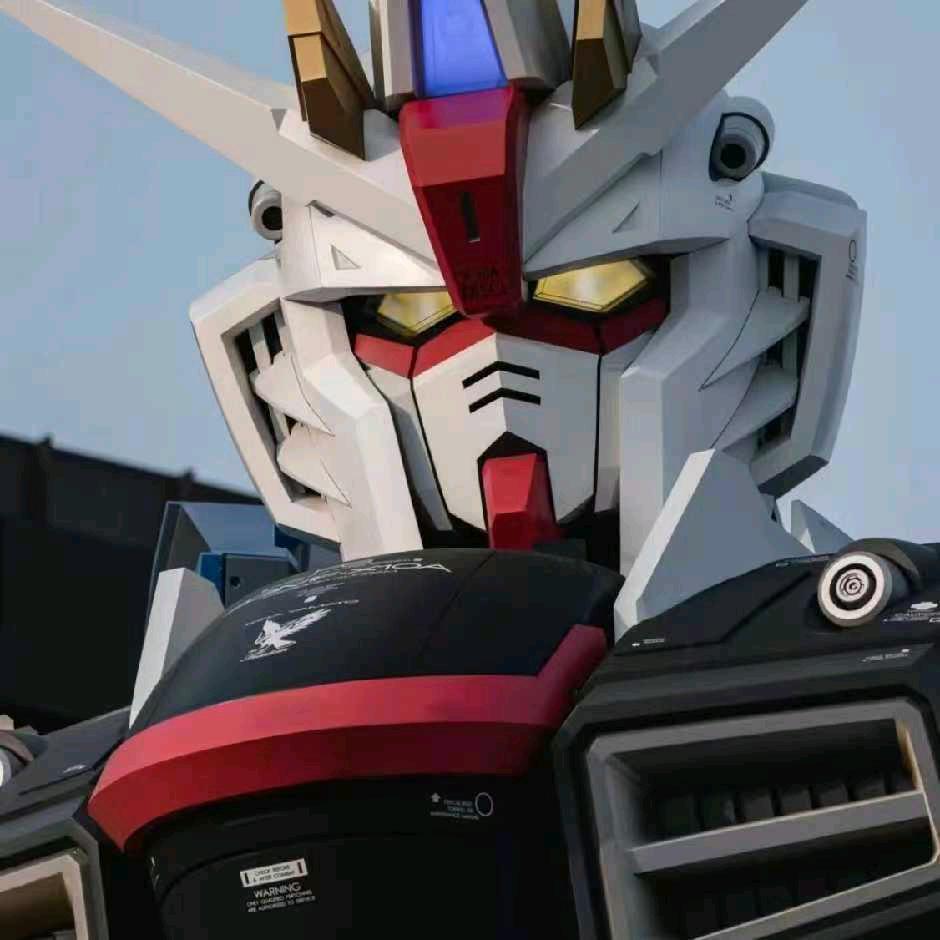 高达屹立于大地之上