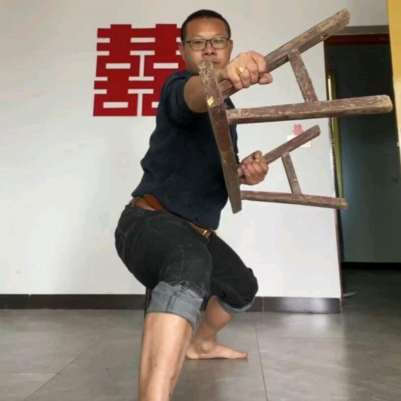 钓鱼系研究生（眼镜哥）