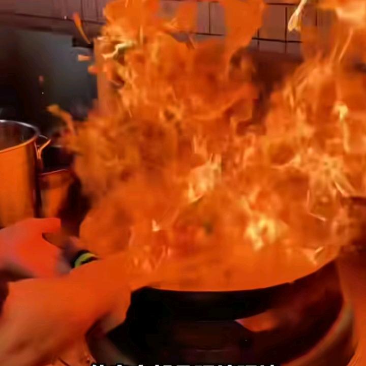 东北黑土地铁锅炖