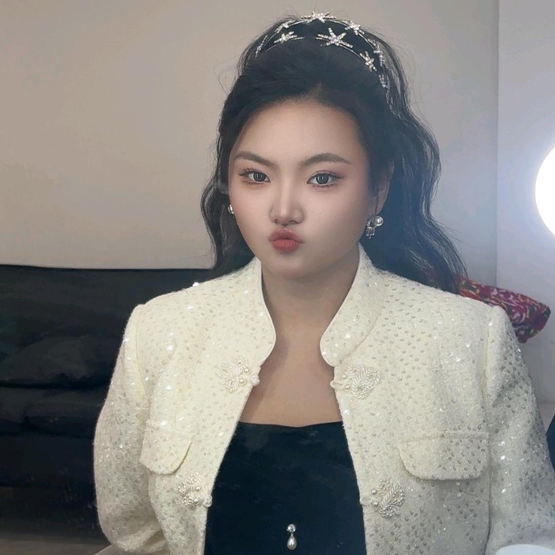 节固地摊大妈（儿媳妇）