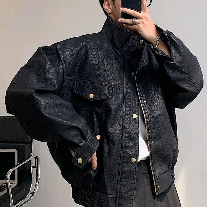 忧愁的奥特曼在做法