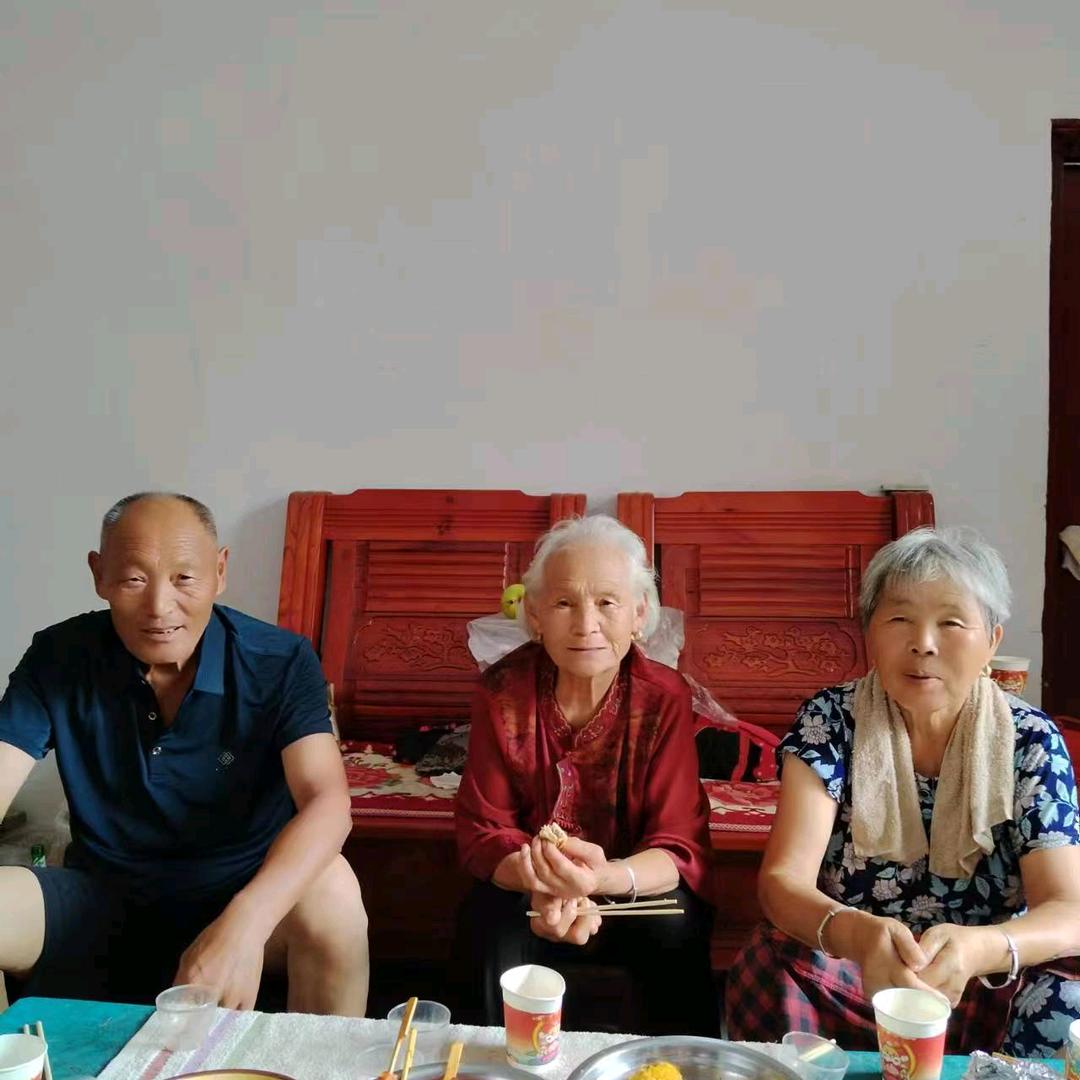 九个孙子的奶奶