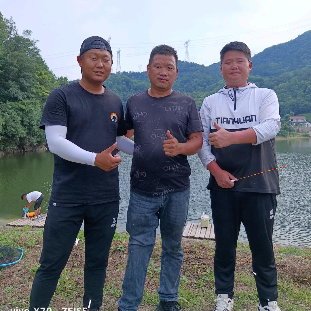 长长友，旵冲巨物鲢鳙垂钓中心