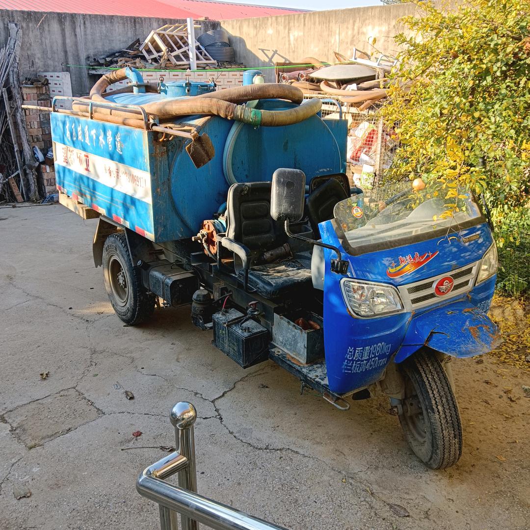 专业抽厕所沼气池疏通下水道爱玩的小老头