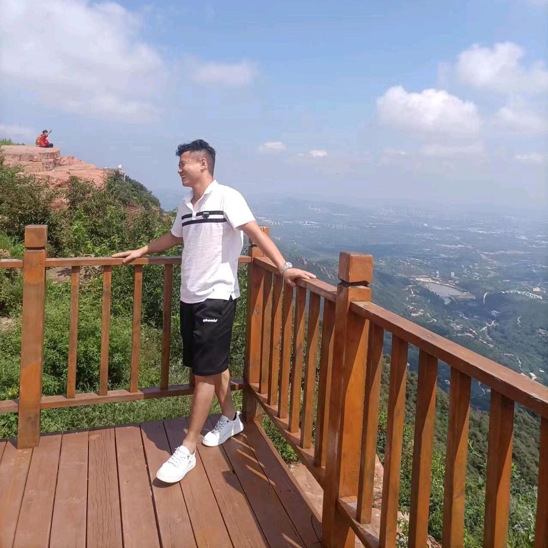 董龙伟