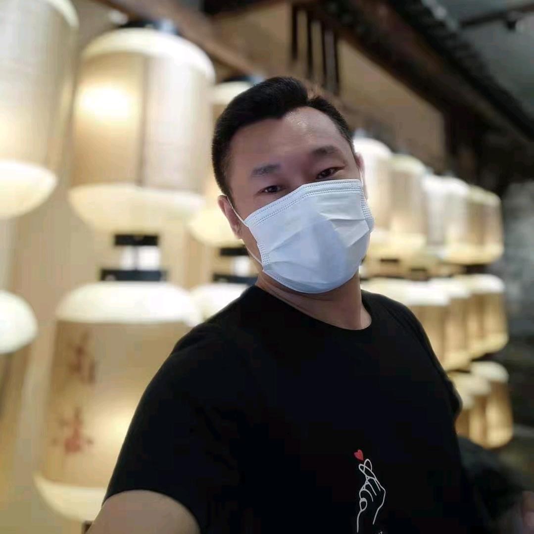 锐  哥