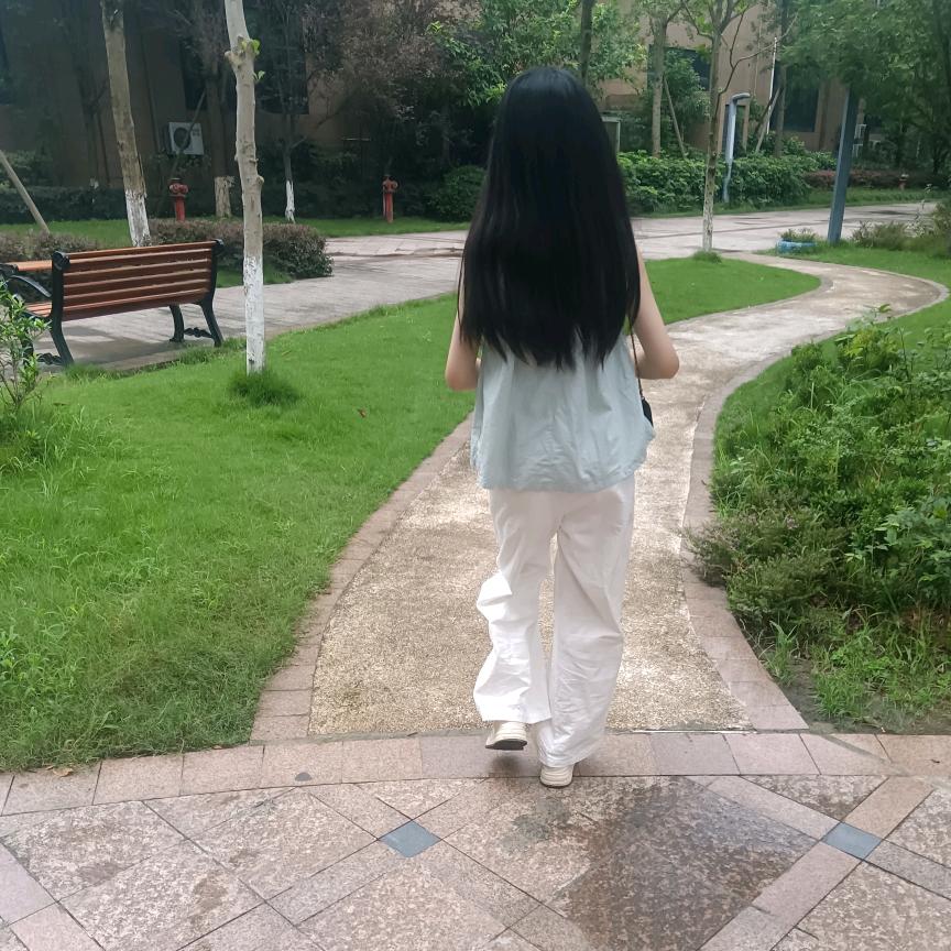 涵亿(｡･ω･｡)ﾉ♡