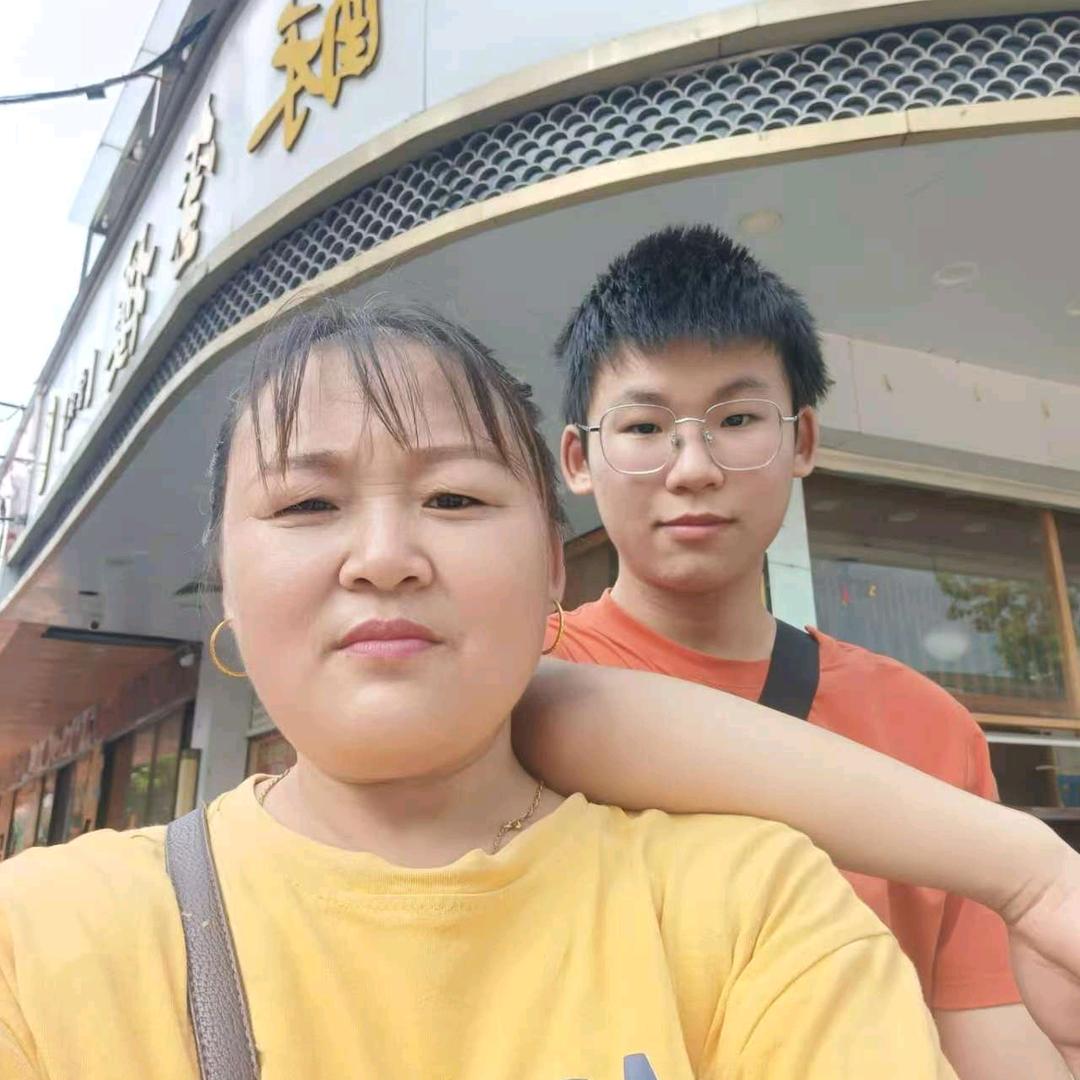 我是何姐姐🌷🌷🌷🌷