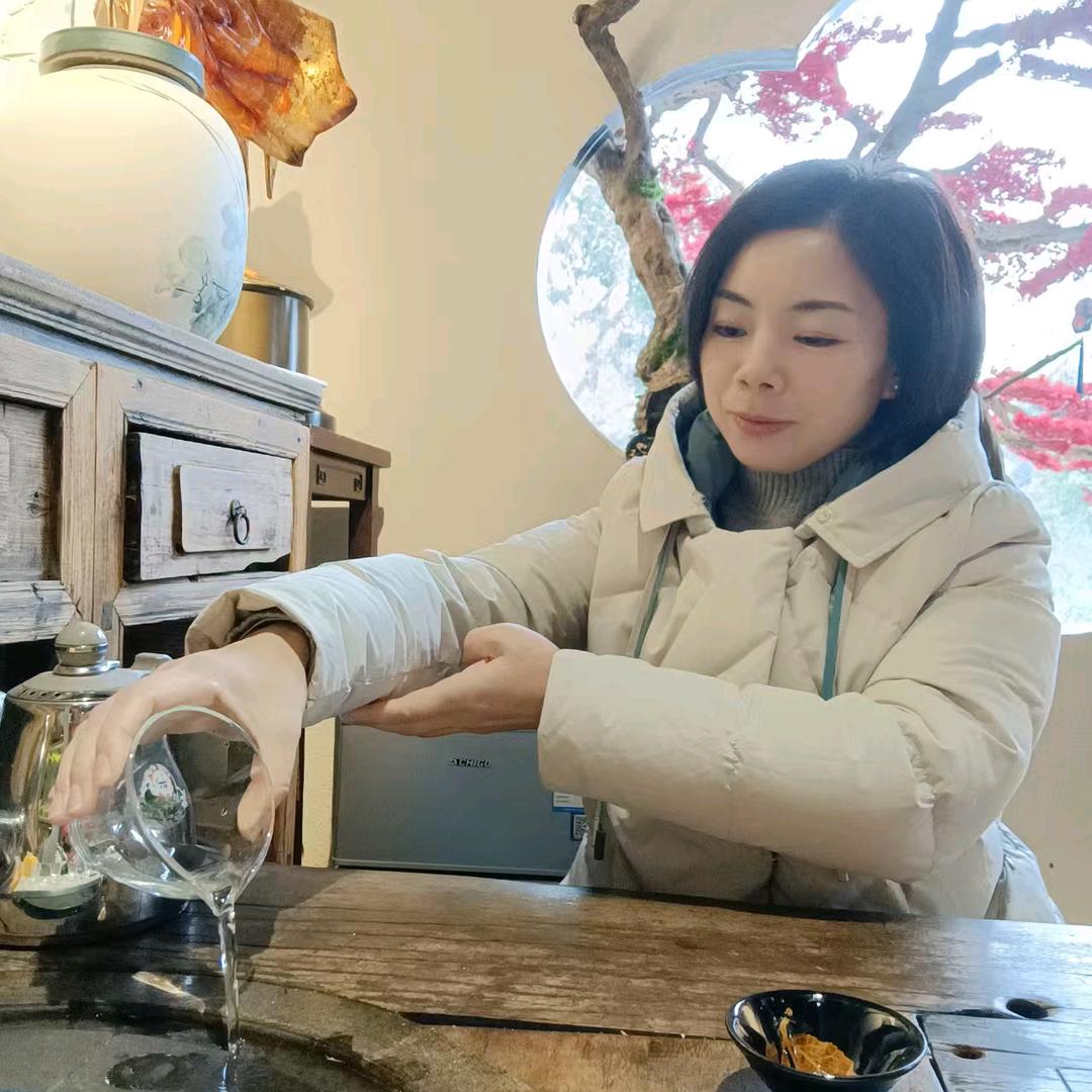 隆力奇倍莱鲜新零售～秀梓
