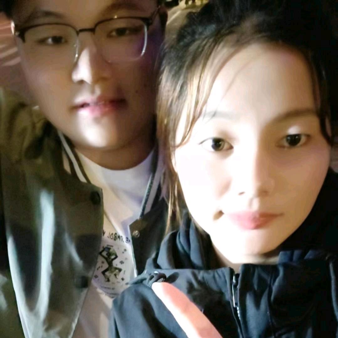 家有二宝龙凤双飞。