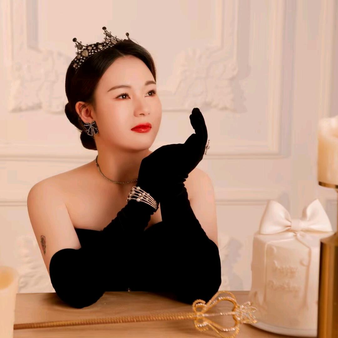 婷婷( ｡• 👅 •｡｀)