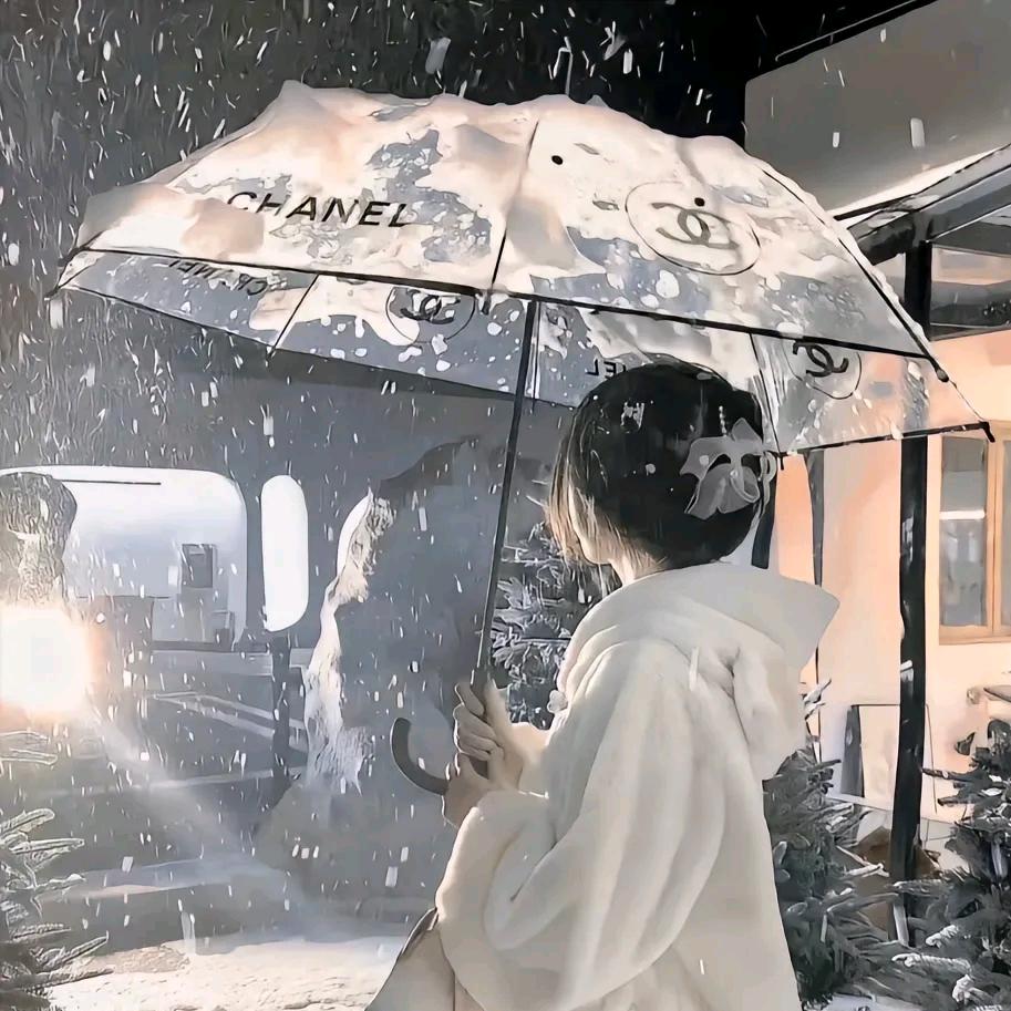 小张。卖各种农付产品。还有灰豆腐，酒，猪