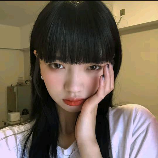 我是秋秋呀~穿搭分享