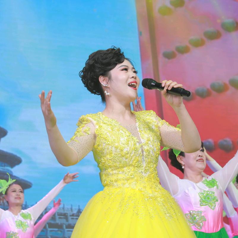 教唱歌的耿老师