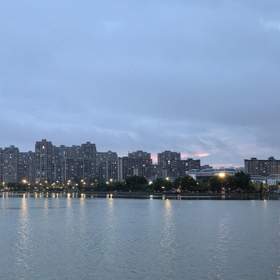 华彩绽放