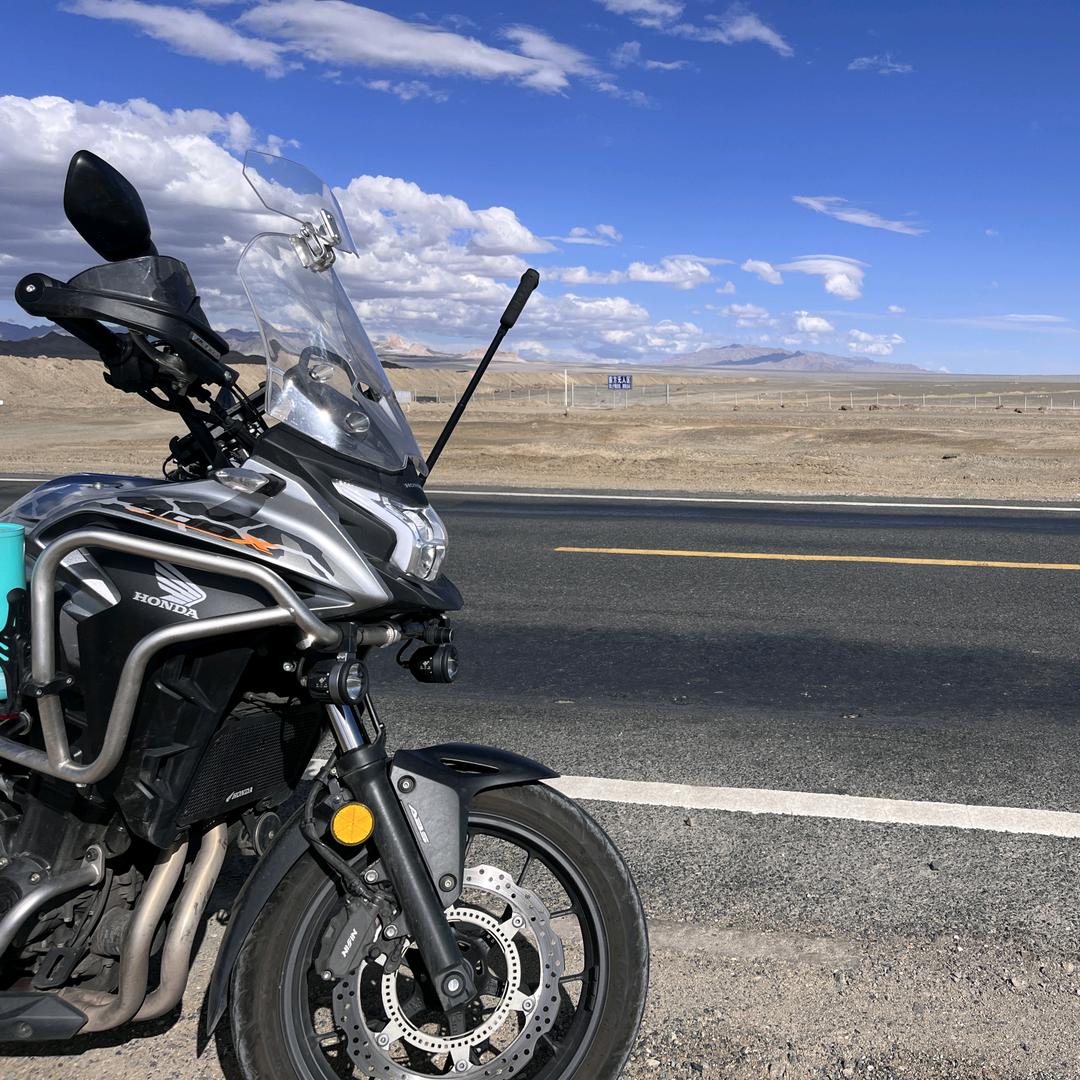 骑那摩托的小帅