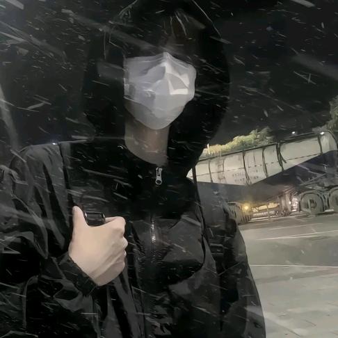 吃脆皮薯片