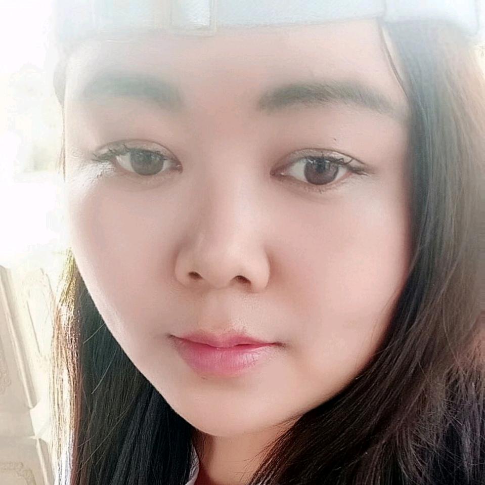 对你微笑，纯属礼貌