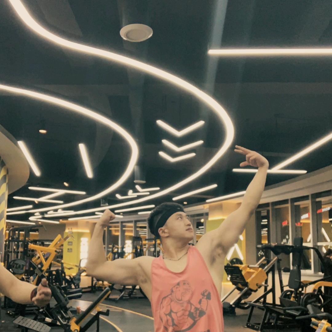 钢铁背阔肌🏋️‍♂️