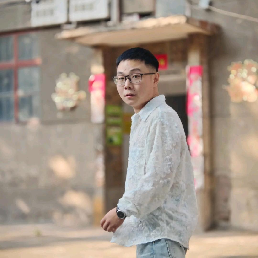 保铸