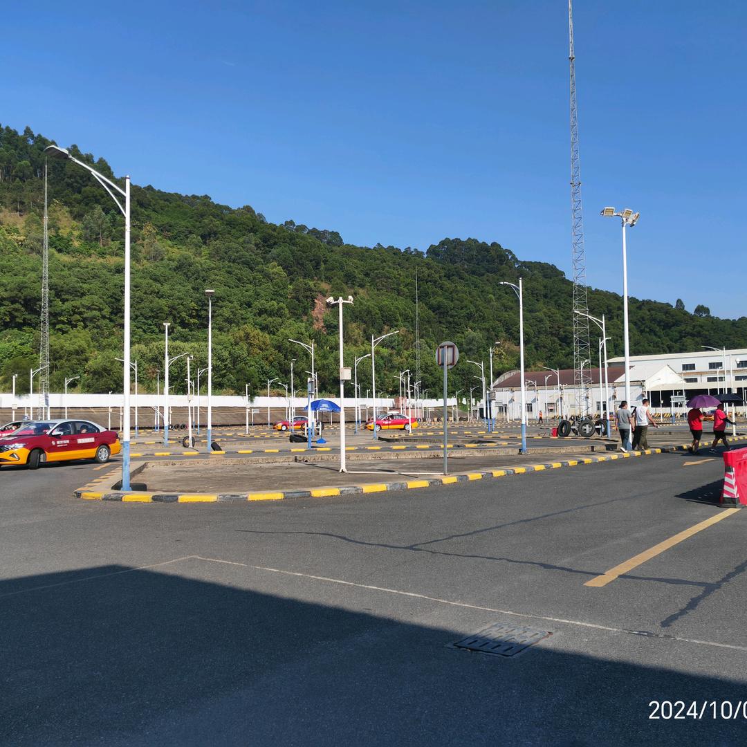 坚定驾校～黄教练