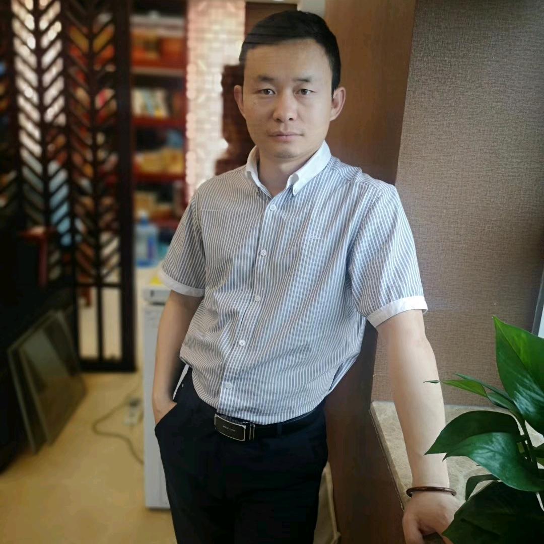阳光下的小罗哥