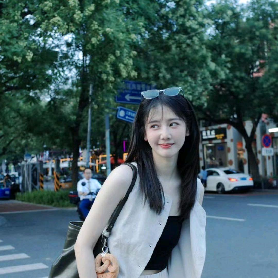 悄悄犯困Laaaa