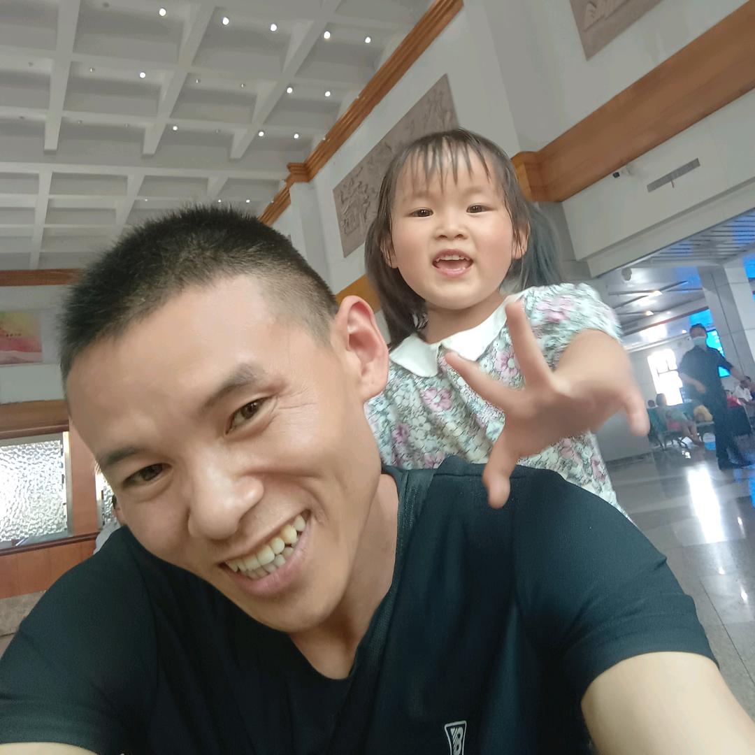 向钱走，往厚赚