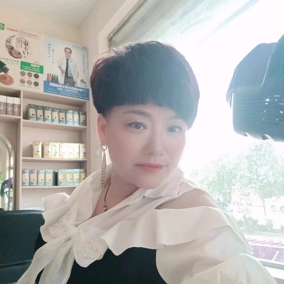 农村李姐爱拍段子。