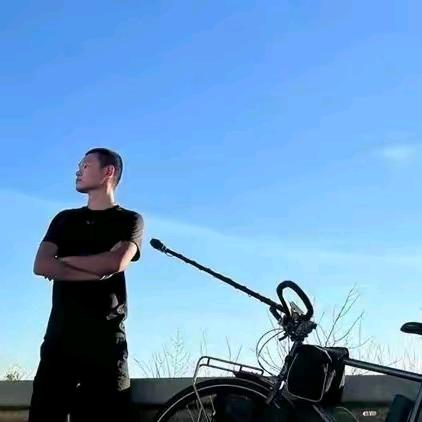 湖远行的足迹