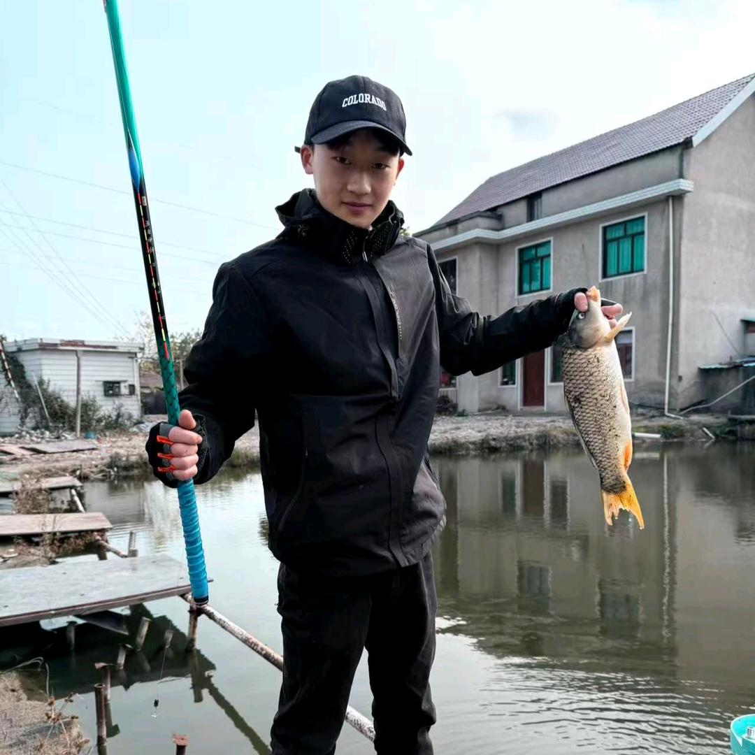 爱钓鱼的老八.🎣