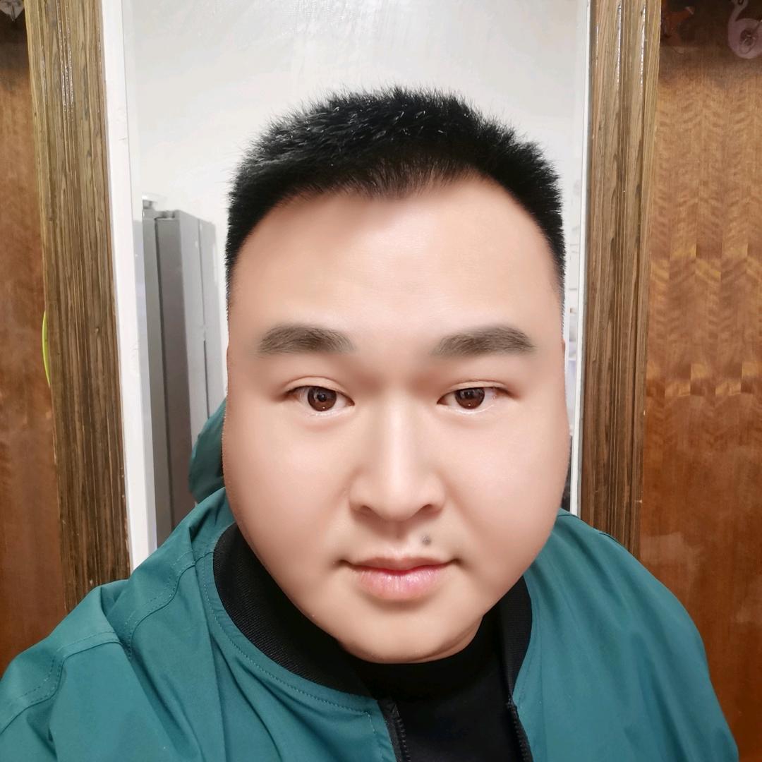 村东头的云微头像